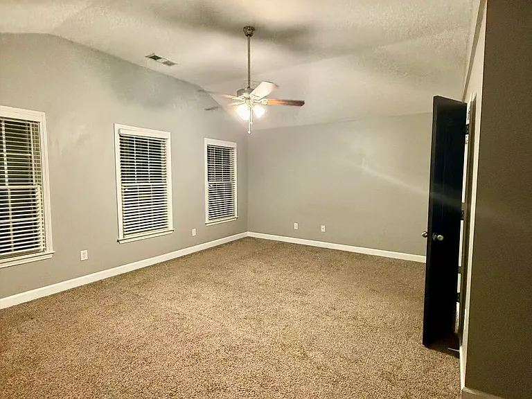 1656 Oakbrook Lake Dr — Photo 7