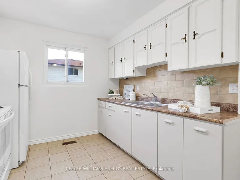 337 Oshawa Blvd N #FRONT — Photo 11