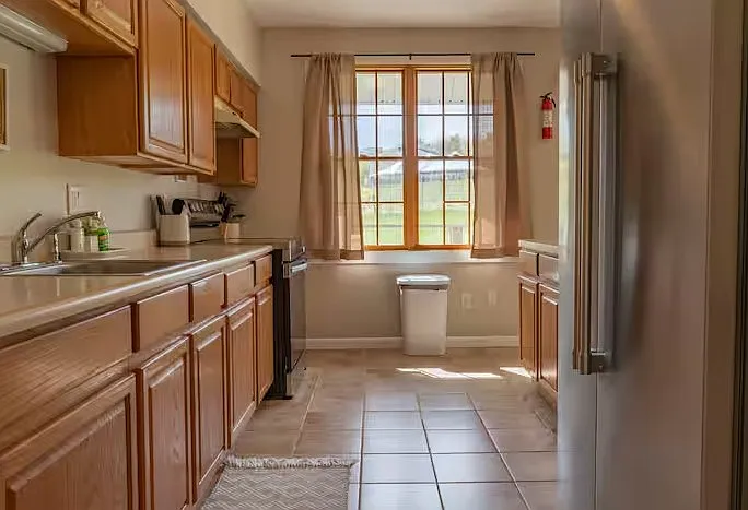 716 Albany Post Rd — Photo 5