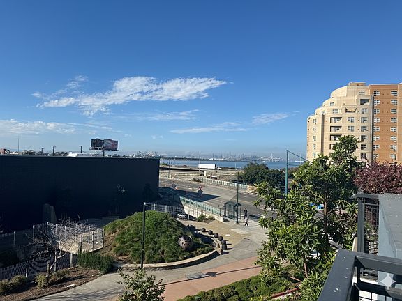 Another view, you can see SF Downtown and Bay Street.