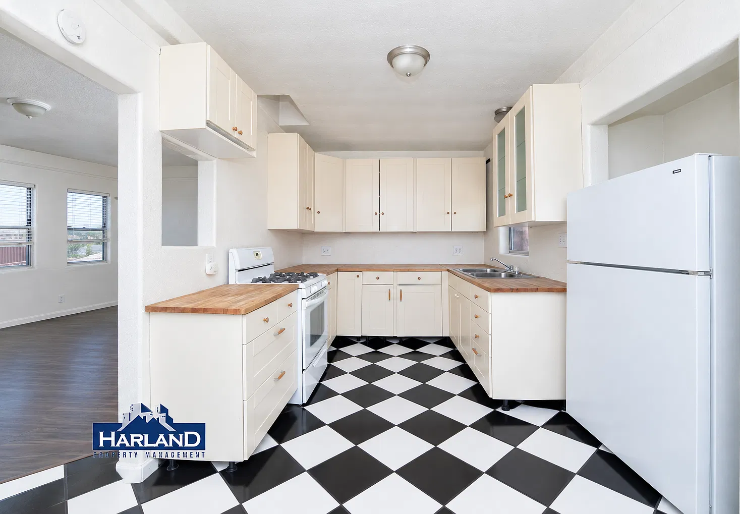 3809-3815 Ray Street - 3809 (Residential) — Photo 3