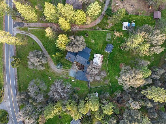 5th image of 7041 Mount Aukum Rd