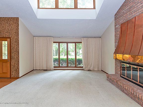 3rd image of 1309 Basswood Cir