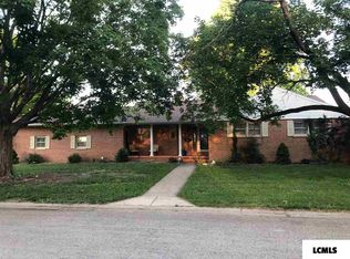 295 Southgate Dr, Lincoln, IL 62656