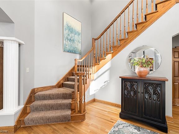 3rd image of 1114 Surrey Cir