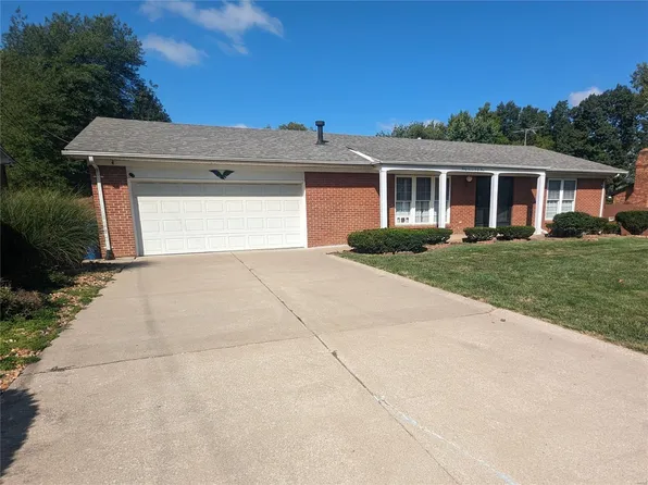 3741 Three Oaks Ln, Bridgeton, MO 63044