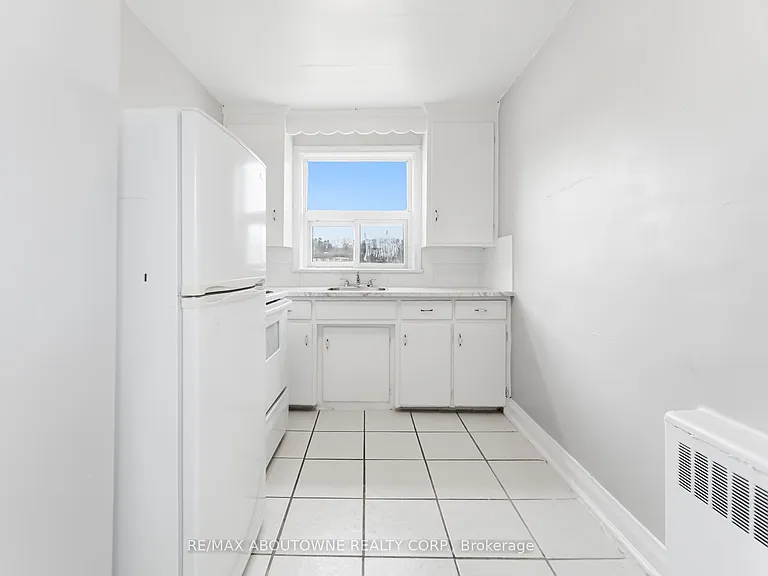 1037 Churchill Ave E #7 — Photo 13