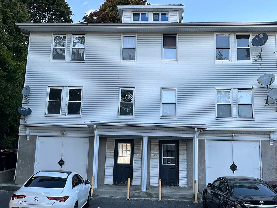 124 Fremont Ave #1
