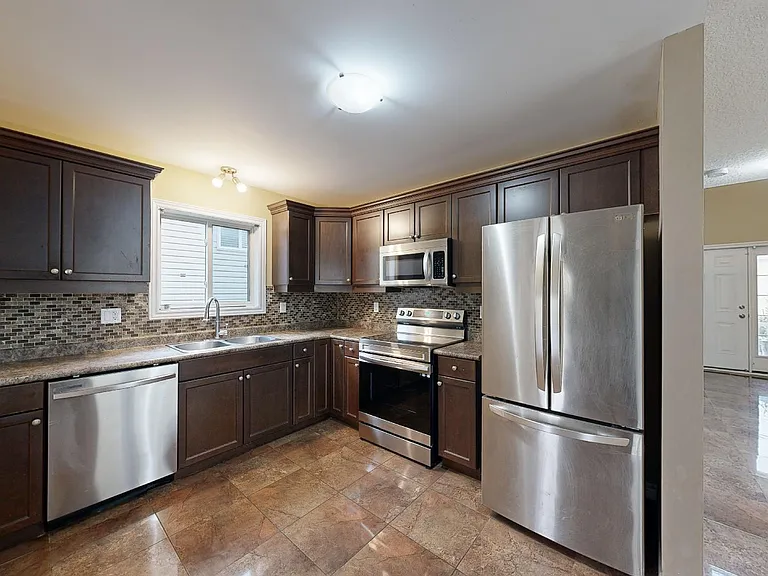 961 Blythwood Rd — Photo 11
