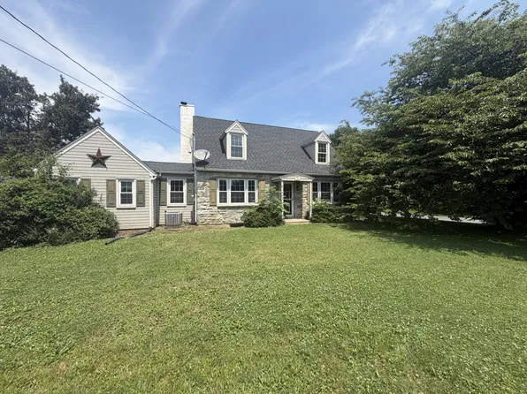 488 W 4th St, Quarryville, PA 17566
