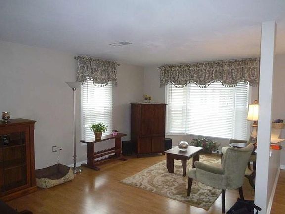 2nd image of 5672 Cabells Mill Ct