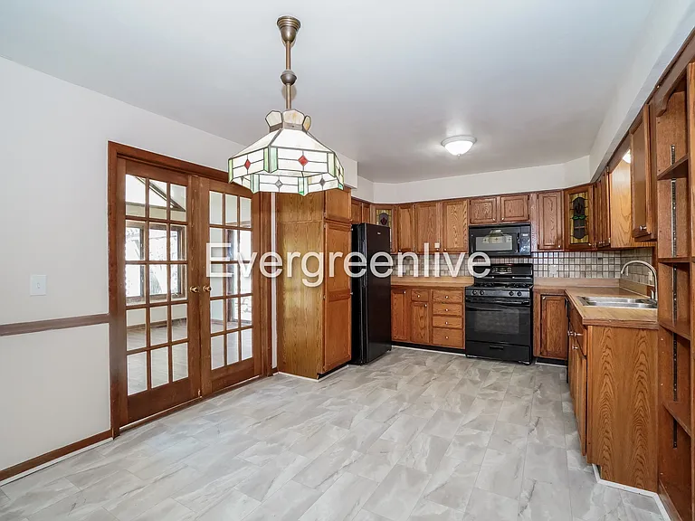 1147 Carrousel Dr E — Photo 5