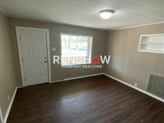 3rd image of 812 Tucker St