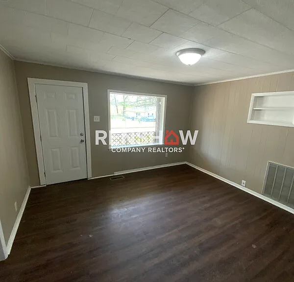 812 Tucker St — Photo 3