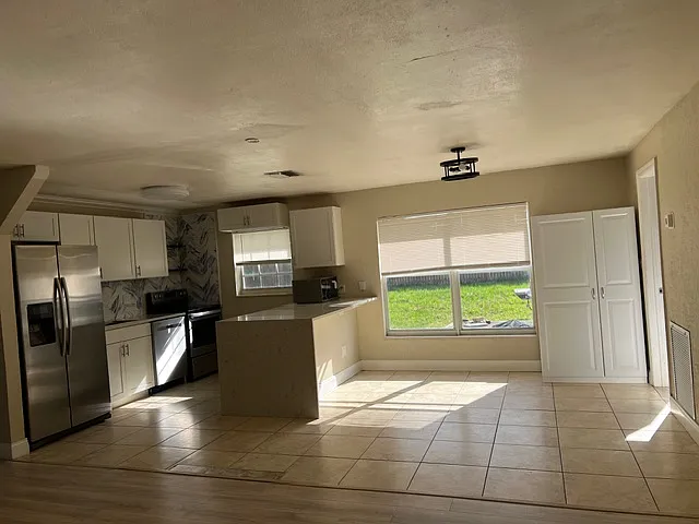 2831 NE Savannah Rd — Photo 16