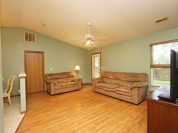 5th image of 465 Antietam Blvd