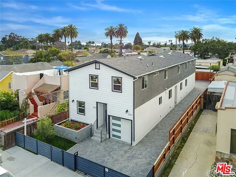 2319 S Redondo Blvd — Photo 1