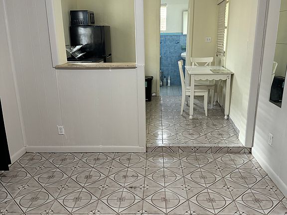 Studio, kitchen, Bath view