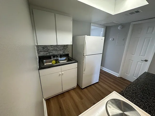 6828 S Trask St #6 — Photo 4