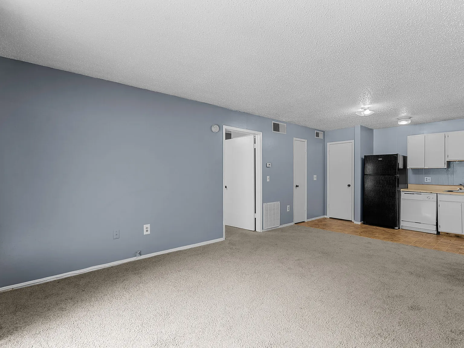 Creekside Apartments — Photo 3