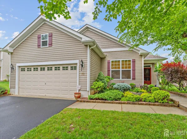 72 Wintergreen Dr, Manalapan, NJ 07726