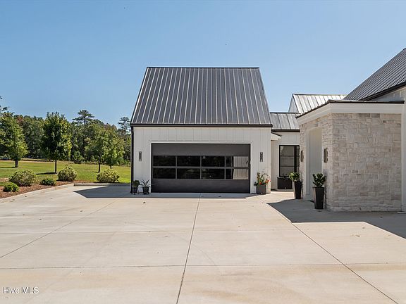 5th image of 1540 Lovelace Road