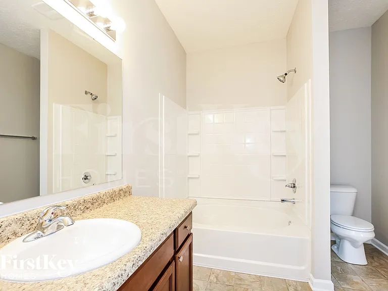 1301 Greenbriar Way — Photo 10