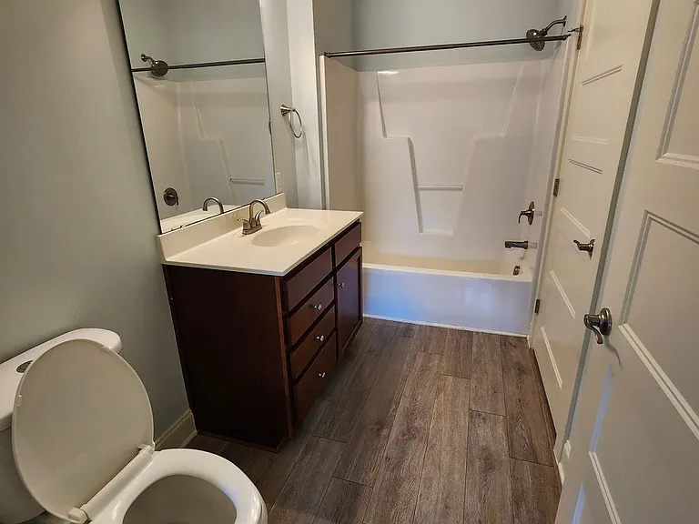 4021 Blackstone Dr #200 — Photo 24