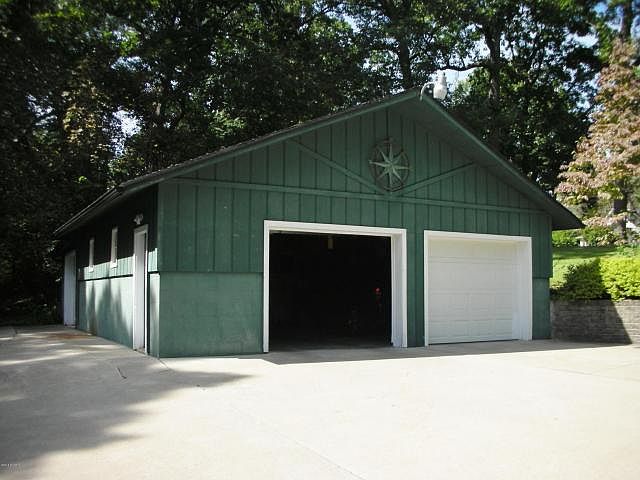 2nd image of 2223 Steger Ave