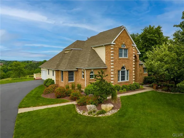 4721 York Dr N, Orefield, PA 18069