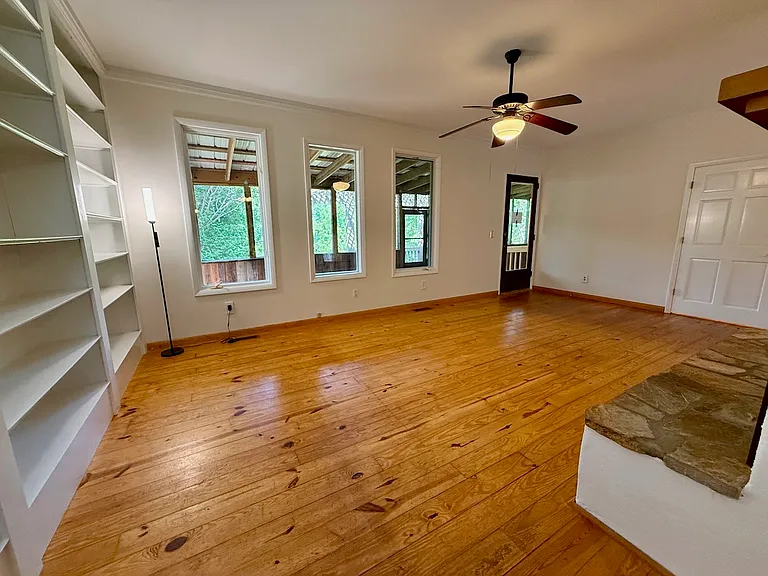 181 Brier Rose Ln — Photo 7