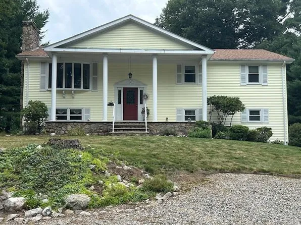 31 Karen Ann Dr, Smithfield, RI 02917