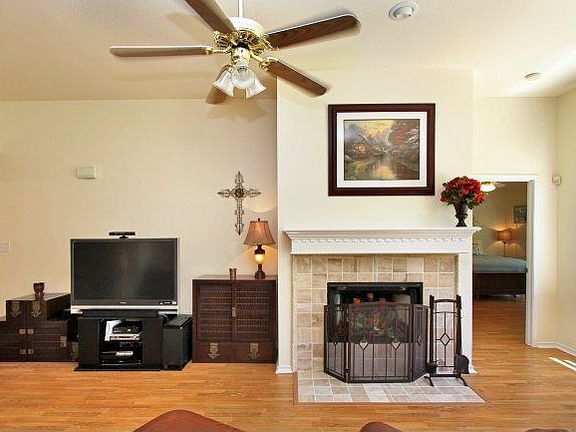 3rd image of 3030 Fall Way Dr