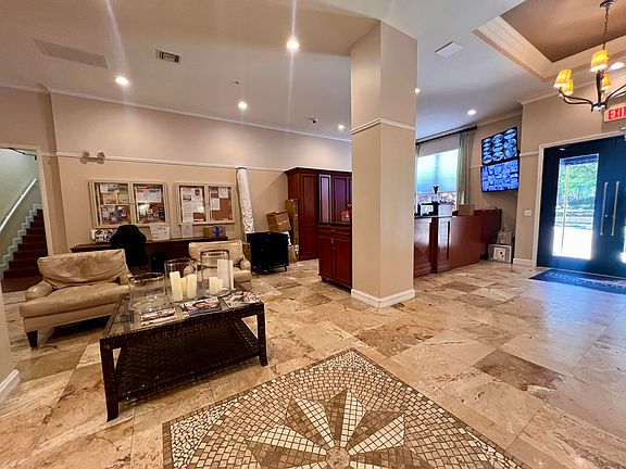 5th image of 630 Sapodilla Ave #204