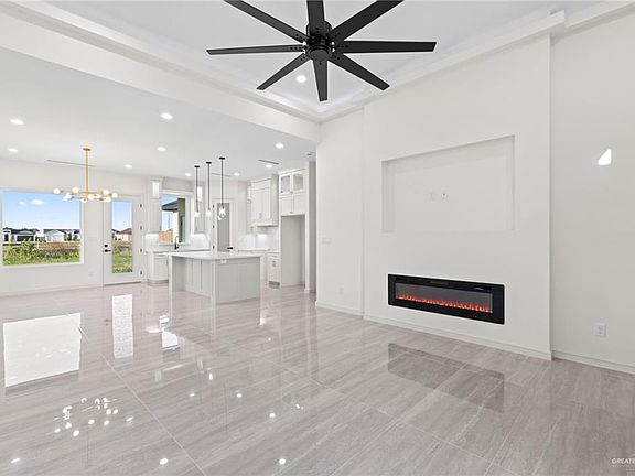 3rd image of 3007 E Retama St