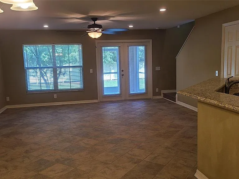 2914 Royal Tuscan Ln — Photo 10