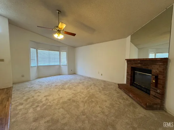 7817 Rushing River Ct, Bakersfield, CA 93313