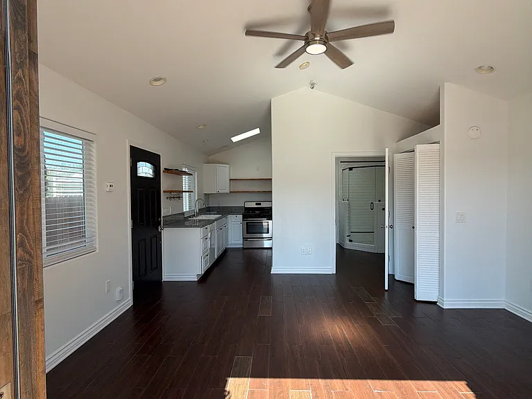 8401 Sunrise Ave — Photo 9