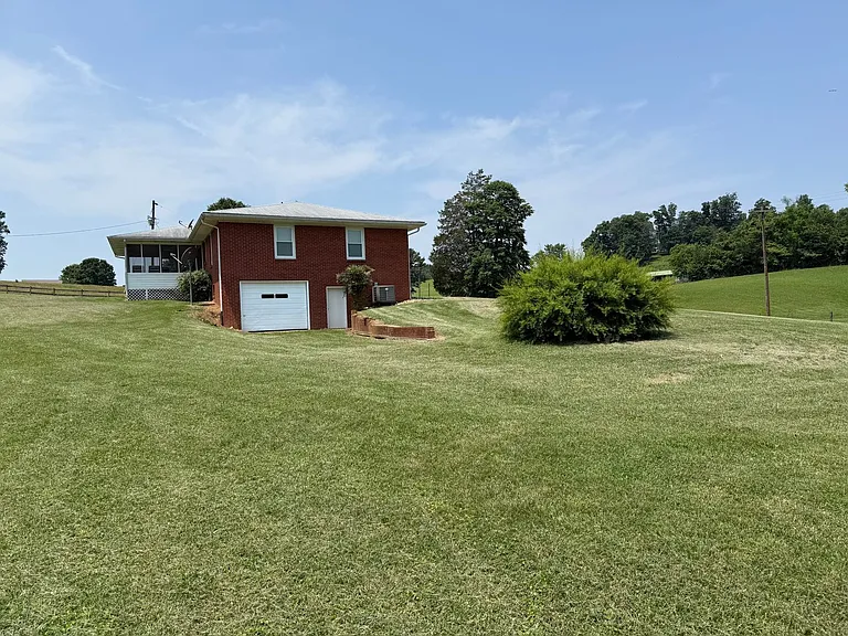 2459 Middlesettlements Rd — Photo 4