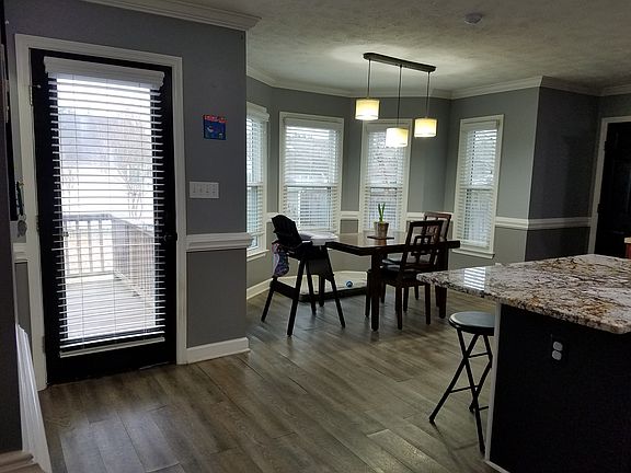5th image of 313 Larchmont Rd