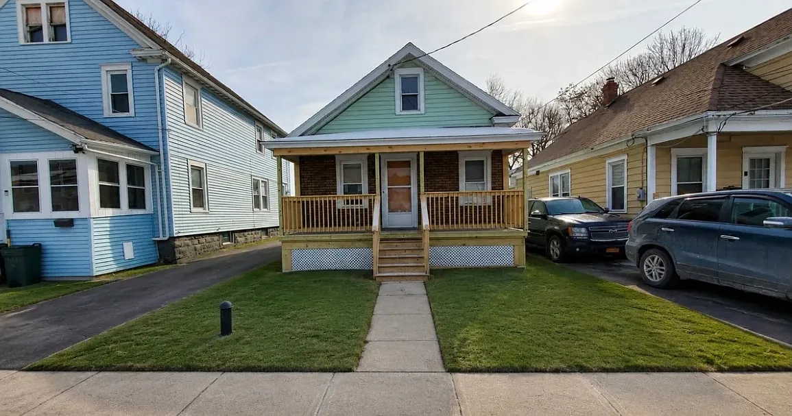 124 Manilla Street - 1 — Photo 1