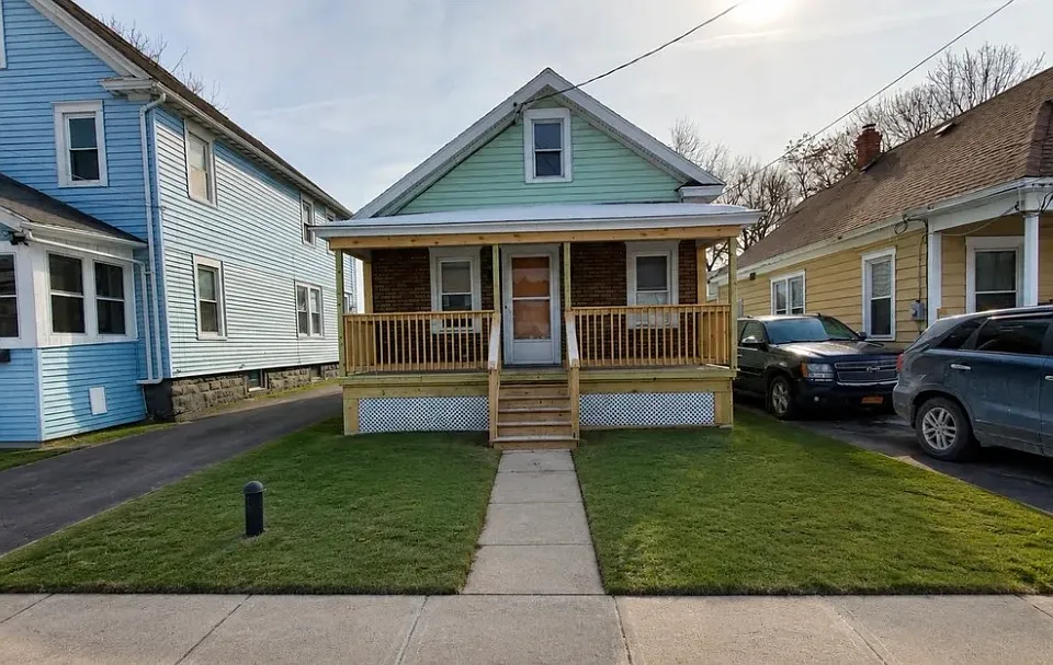 124 Manilla St #1