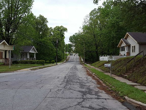 5th image of 727 Douglas St