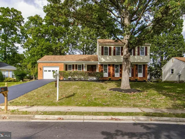 25 Butternut Way, Sterling, VA 20164