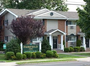 80 Friendly Ct #FC31, Babylon, NY 11702