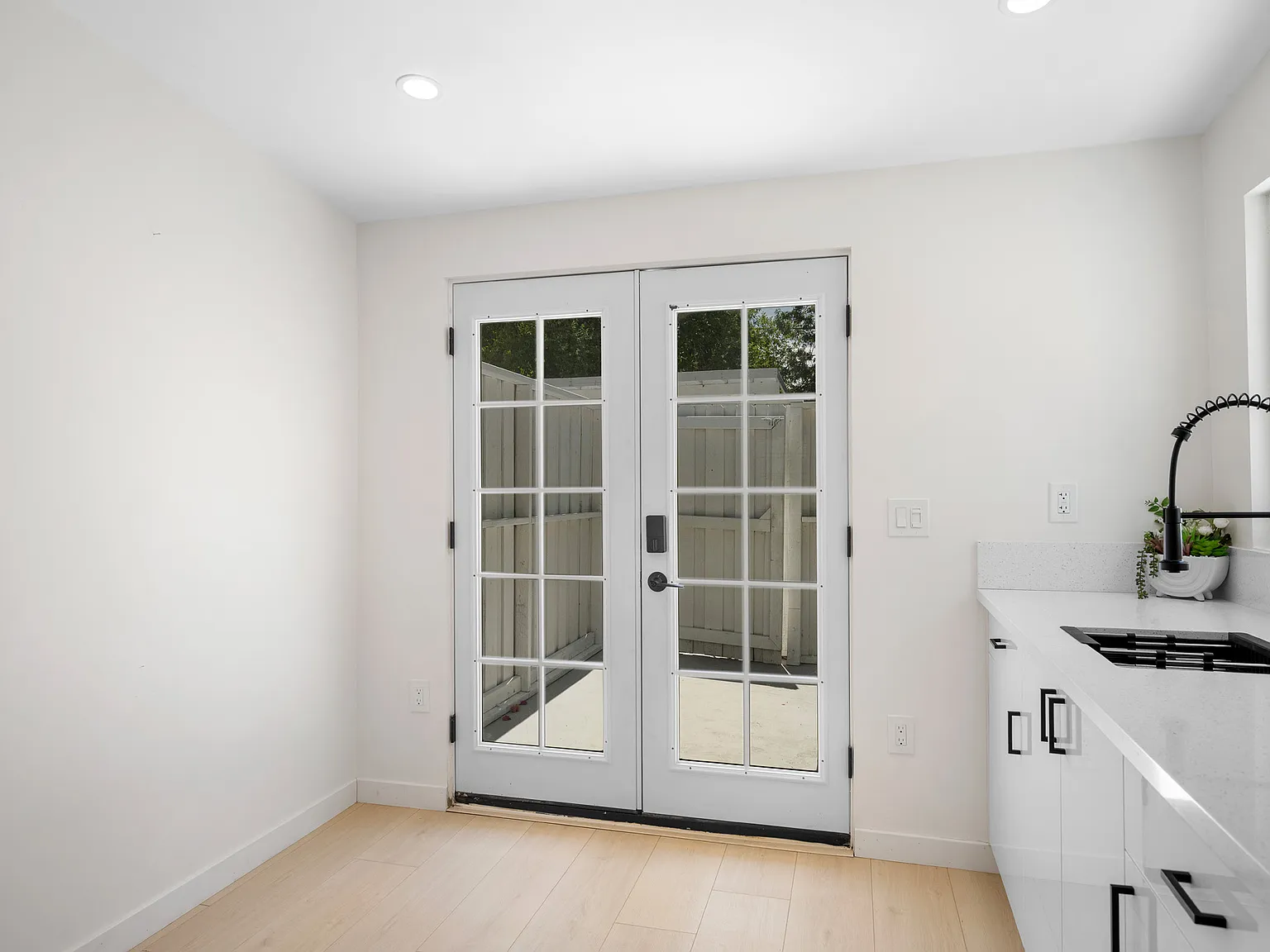 Studio, 230 sqft, $1,700 — Photo 3