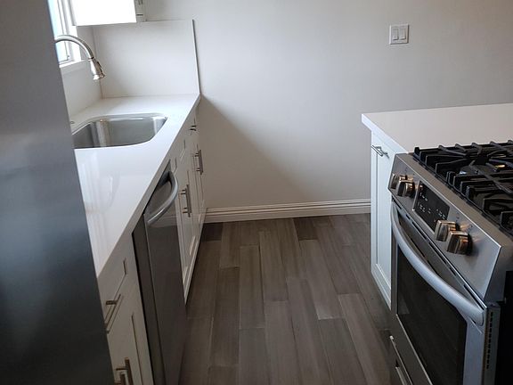 3rd image of 5567 Inglewood Blvd