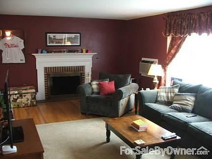 Living Room with fireplace