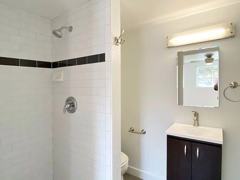 215 W Pueblo St — Photo 4