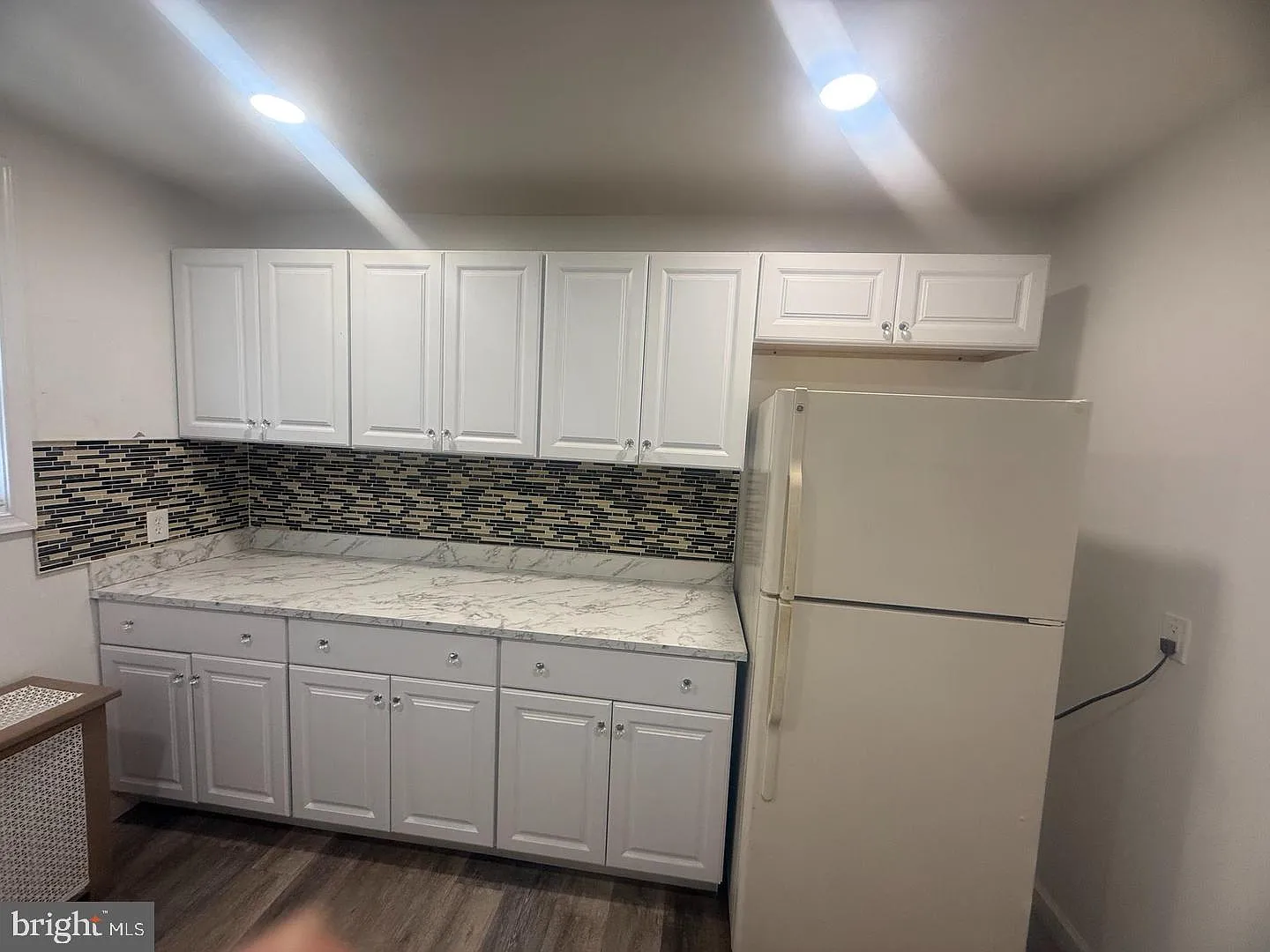 3 bed, 1.0 bath, 1068 sqft, $1,800 — Photo 3